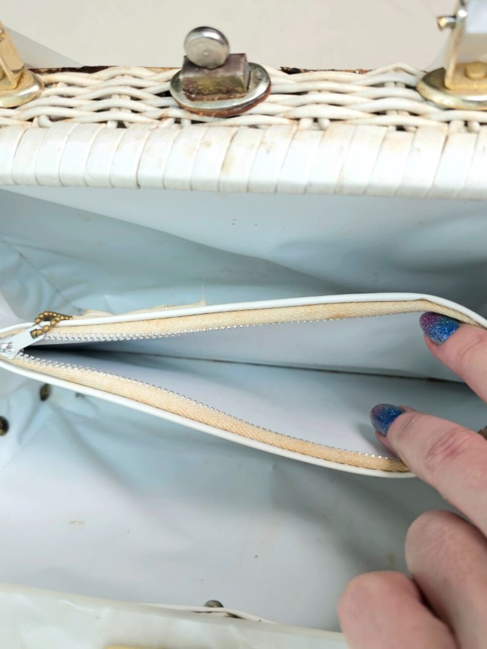 Vintage Atlas of Hollywood Wicker Seashell Bag White Lucite Handle 1950s 60s - Picture 15 of 16